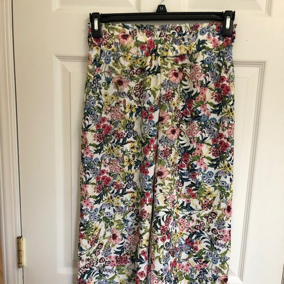 NWT, H&M Floral Crop Pants, Size 4 - Picture 6 of 7